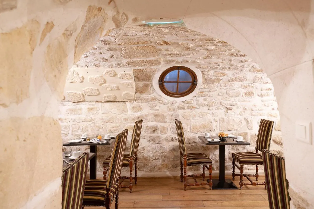 Hotel Saint-Louis Marais Paris