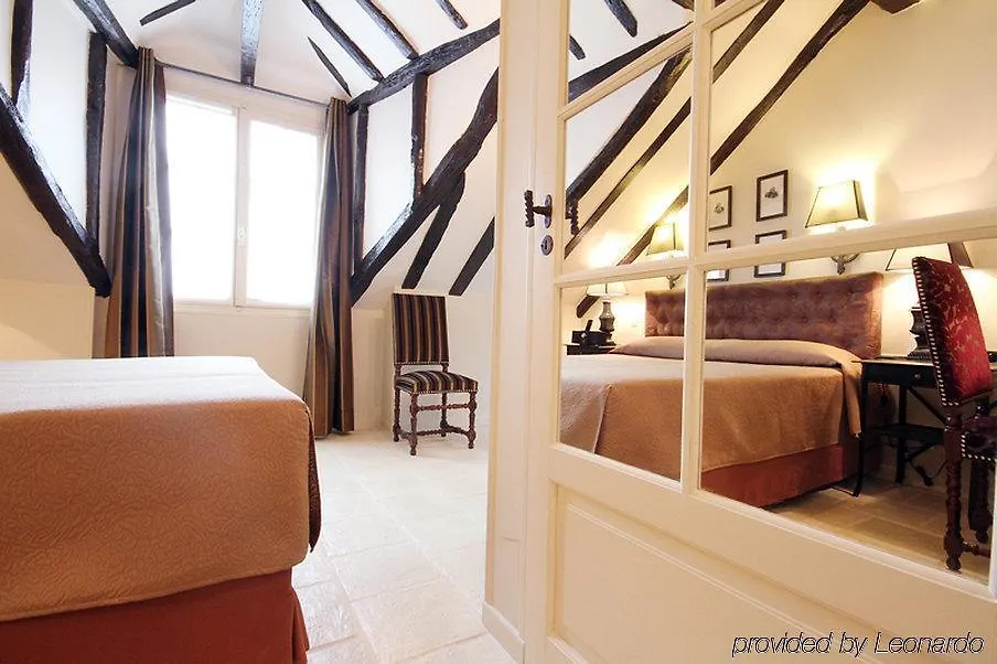 Hotel Saint-Louis Marais Paris