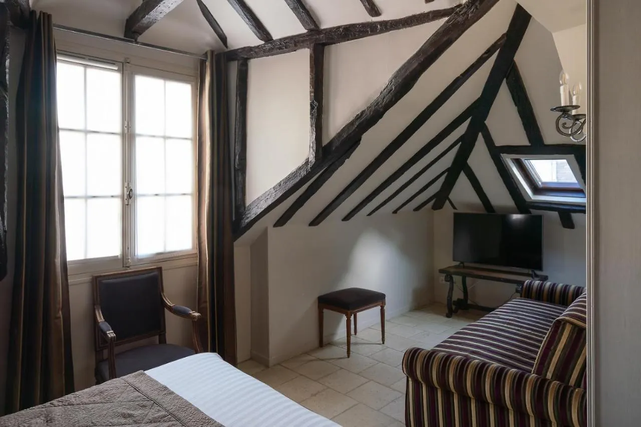 Hotel Saint-Louis Marais Paris Fransa