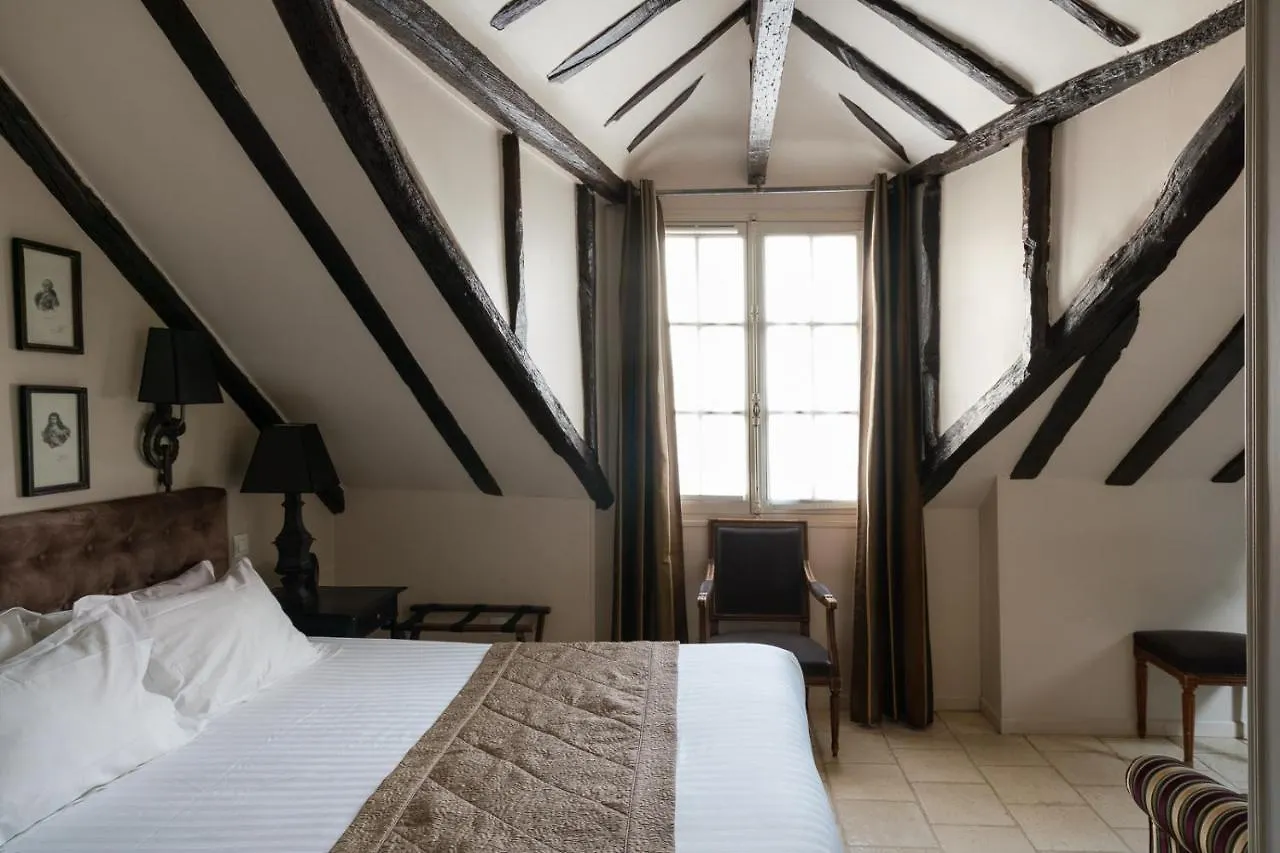 Hotel Saint-Louis Marais Paris