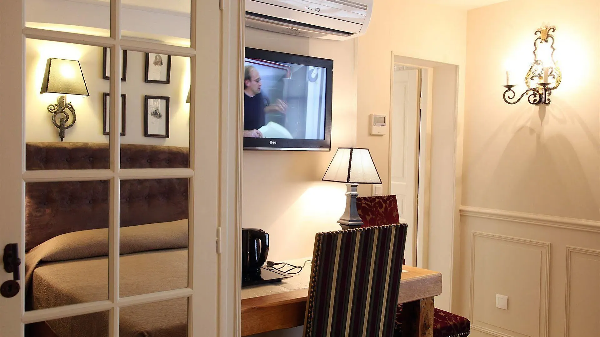 Hotel Saint-Louis Marais Paris Fransa